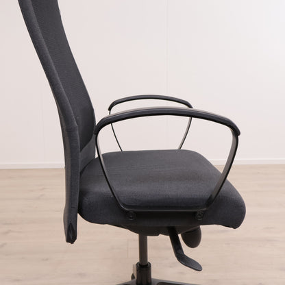 IKEA Markus kontorstol med armlener og høy rygg