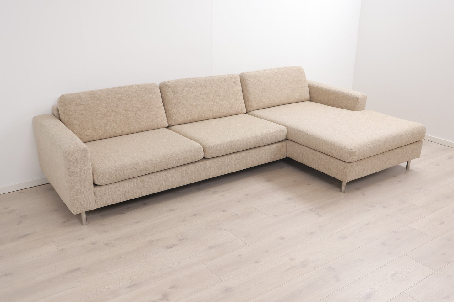 Nyrenset | Beige Bolia Scandinavia 3,5-seter sjeselongsofa