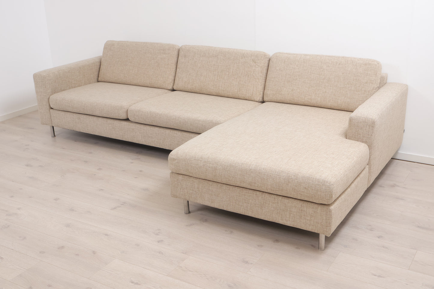 Nyrenset | Beige Bolia Scandinavia 3,5-seter sjeselongsofa