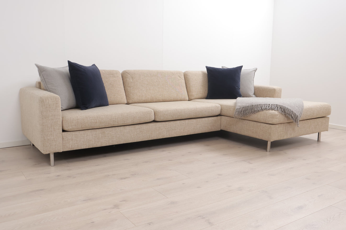 Nyrenset | Beige Bolia Scandinavia 3,5-seter sjeselongsofa