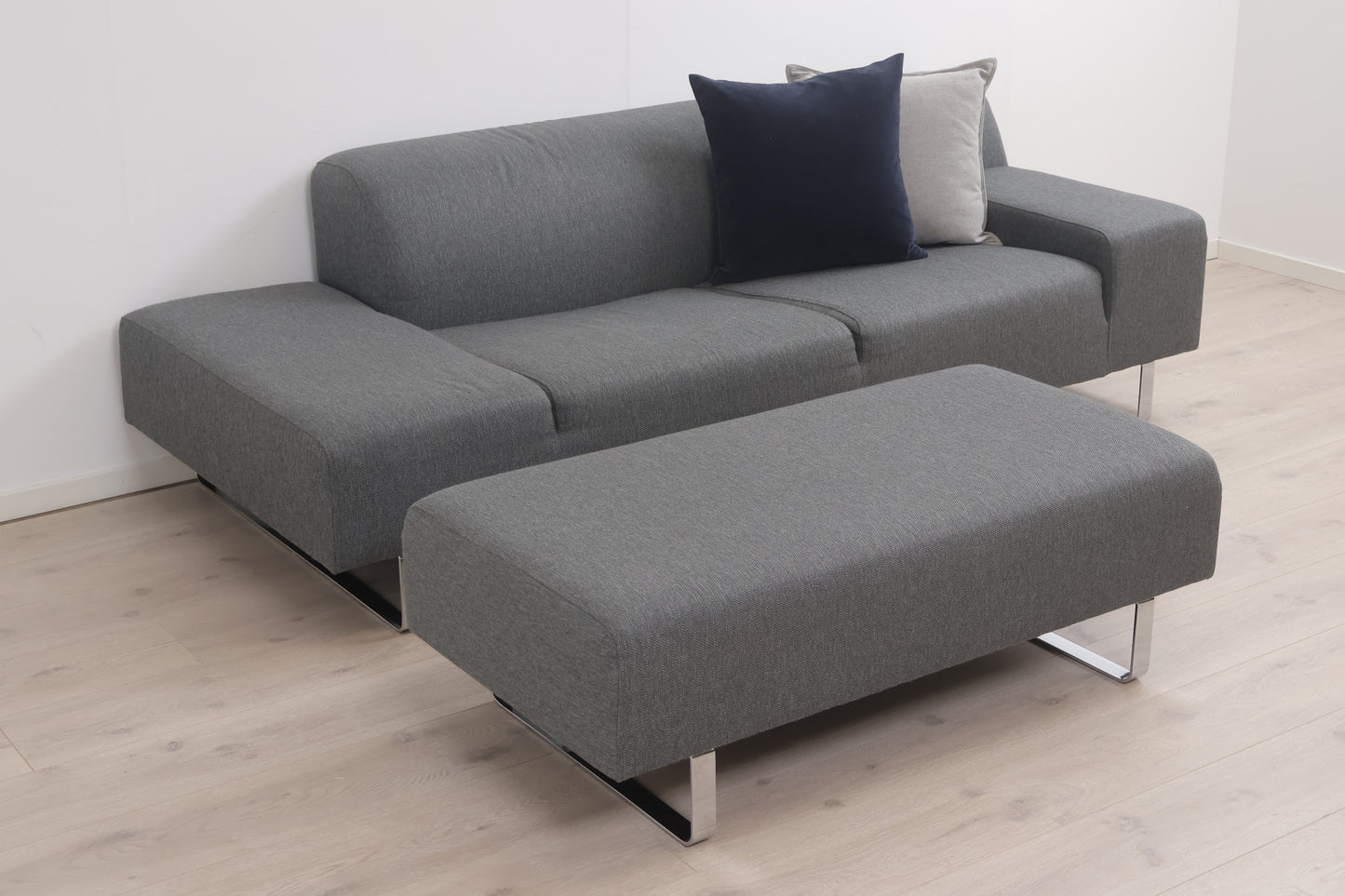 Nyrenset | Grå/grønn Bolia Seville sofa 2,5-seter sofa med puff