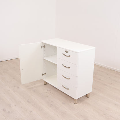 Malibu kommode med 4 stk skuffer og skapdør
