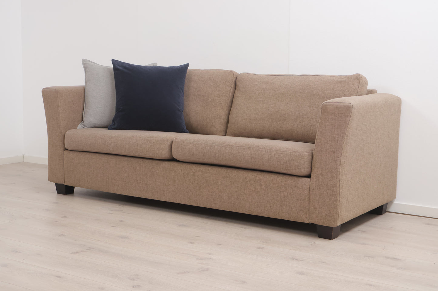 Nyrenset | Lys brun 3-seter sofa
