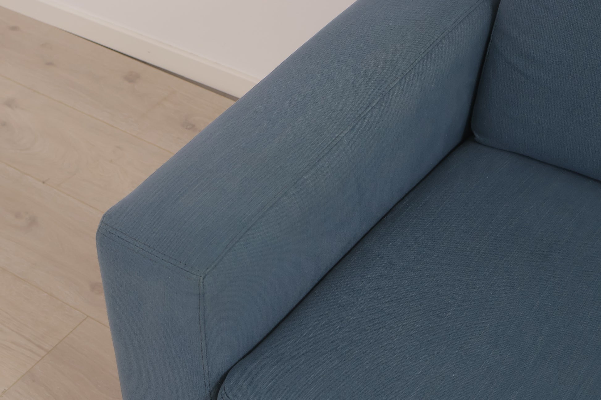 Nyrenset | Blå Bolia Scandinavia 2-seter sofa med eikebein