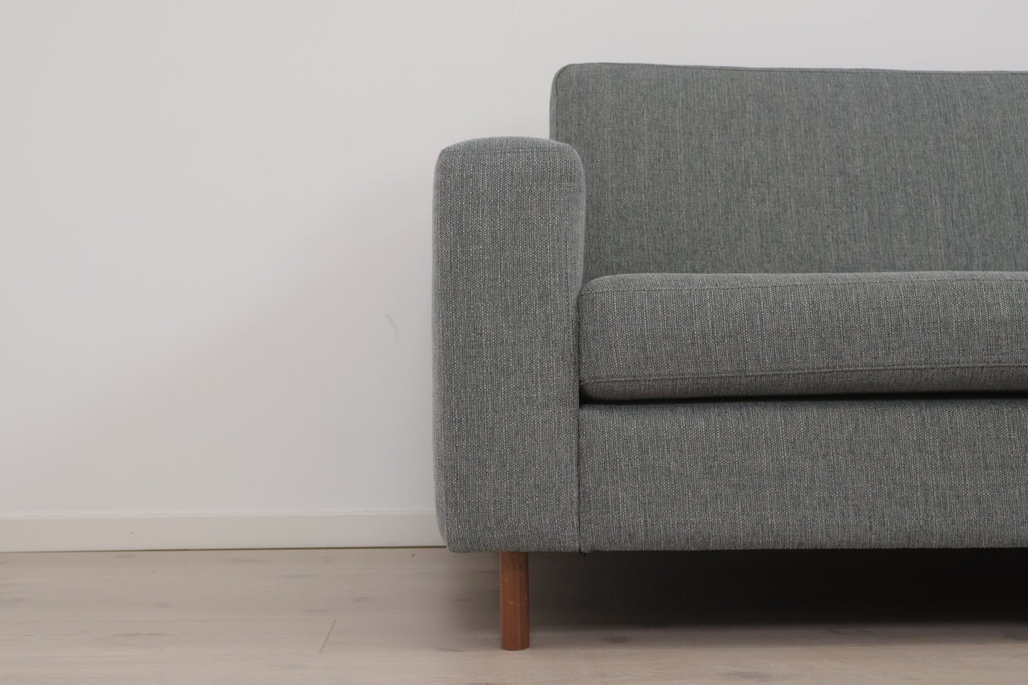 Nyrenset | Grå/grønn Bolia Scandinavia 3-seter sofa med puff