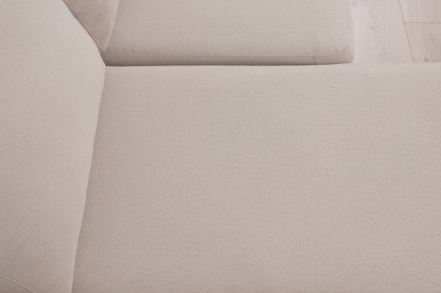 Nyrenset | Romslig beige u-sofa med sjeselong