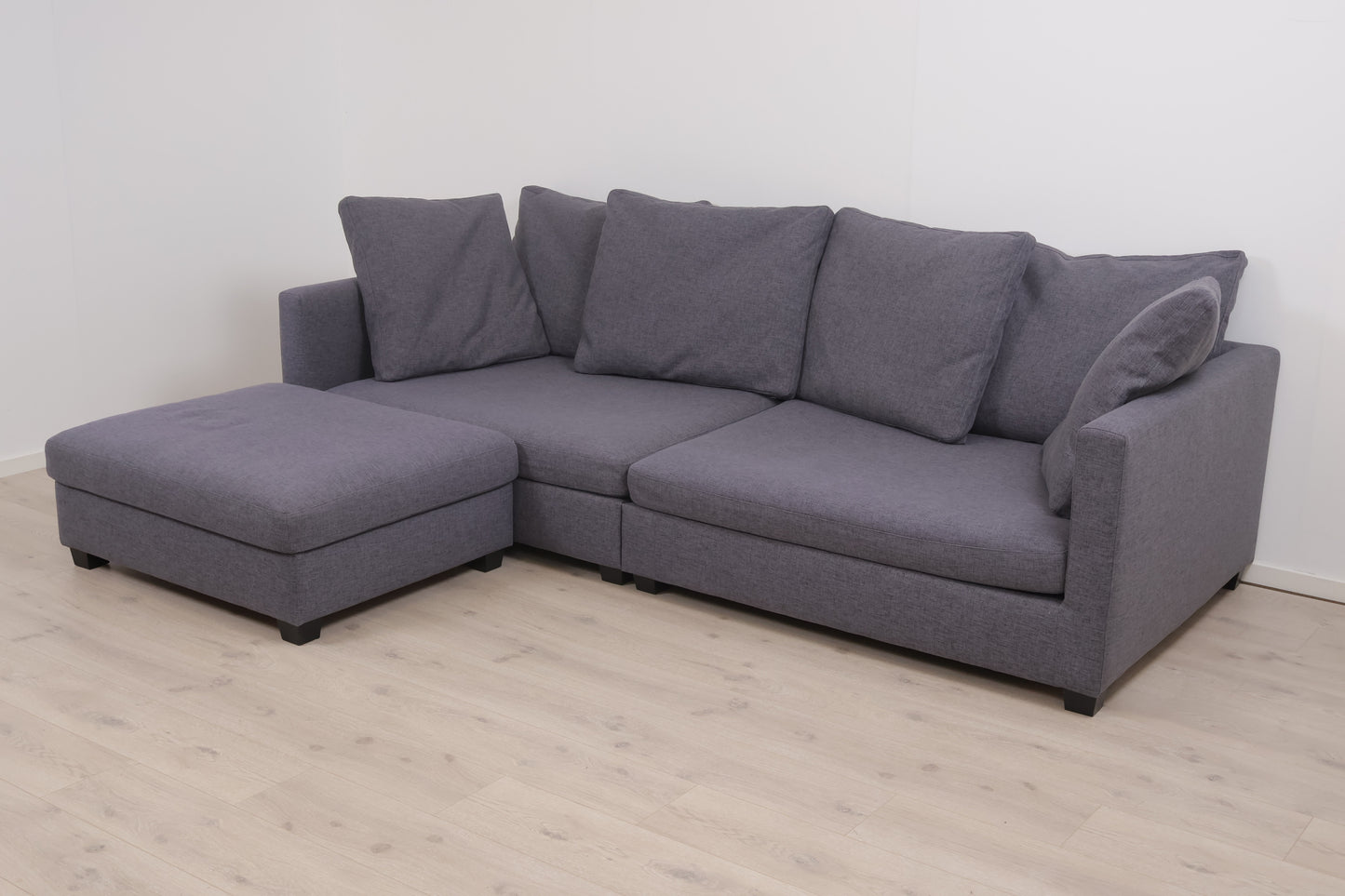 Nyrenset | Dyp og romslig grå/lilla Habitat Viking 3-seter sofa med puff