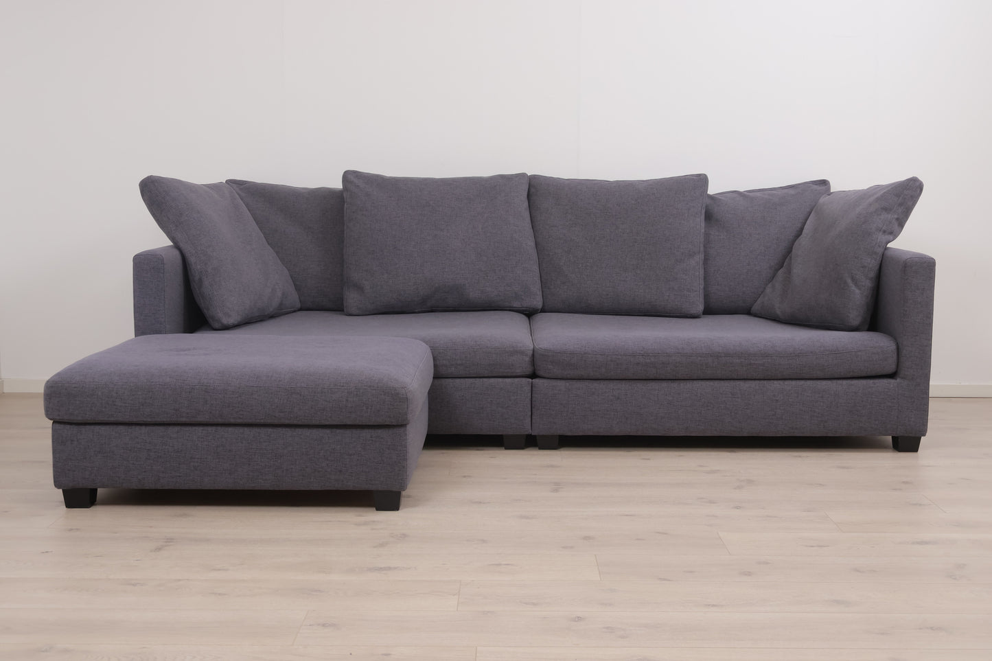 Nyrenset | Dyp og romslig grå/lilla Habitat Viking 3-seter sofa med puff