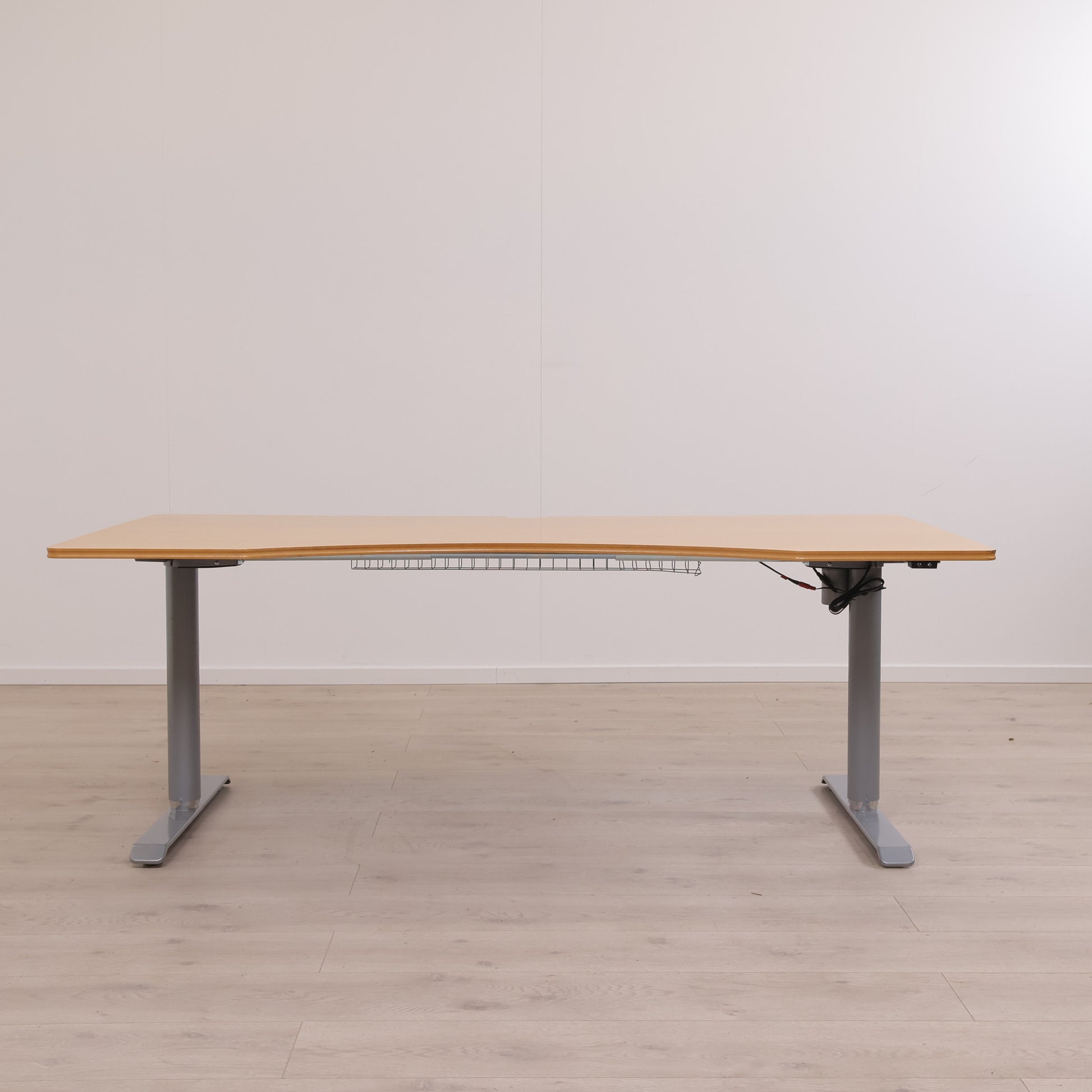 180x90 cm, elektrisk hev/senk skrivebord med magebue