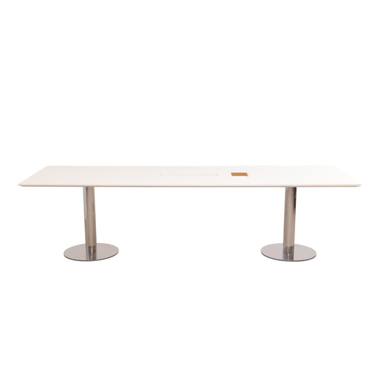 275x90 cm, hvitt møtebord med kabelluke og 2 stk krom bordben