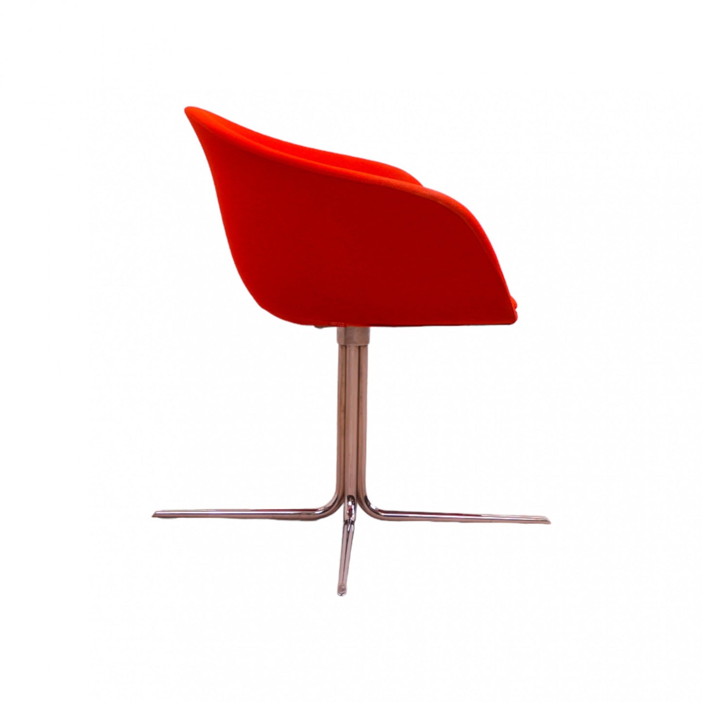 Arper Design | Loungestol med kryss-understell i fargen oransje