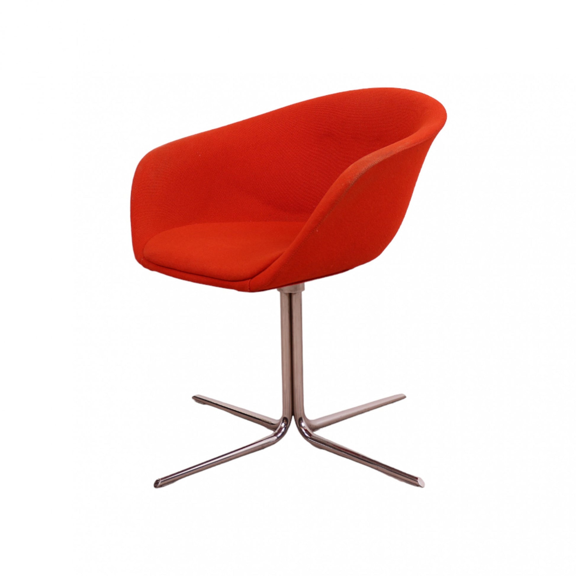 Arper Design | Loungestol med kryss-understell i fargen oransje