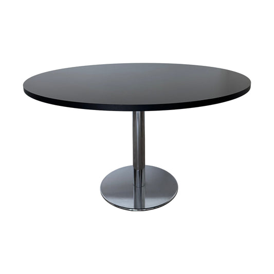 Rundt bord i sort med krom fot, Ø120cm