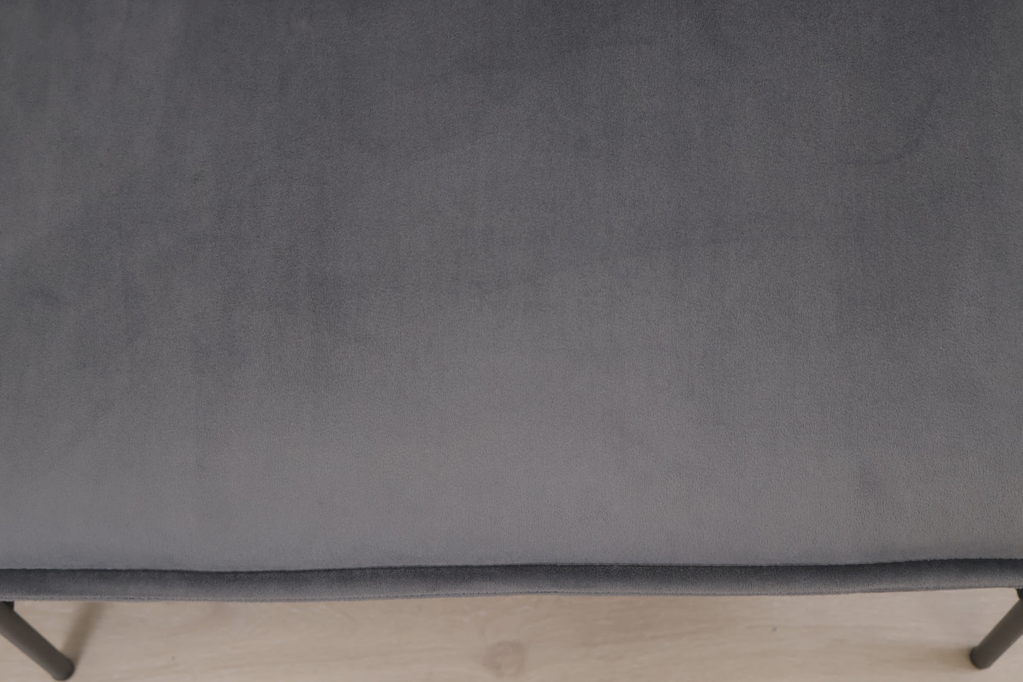 Nyrenset | Mørk grå lenestol i velur