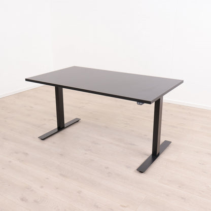140x80 cm, Linak elektrisk hev/senk skrivebord med sort understell