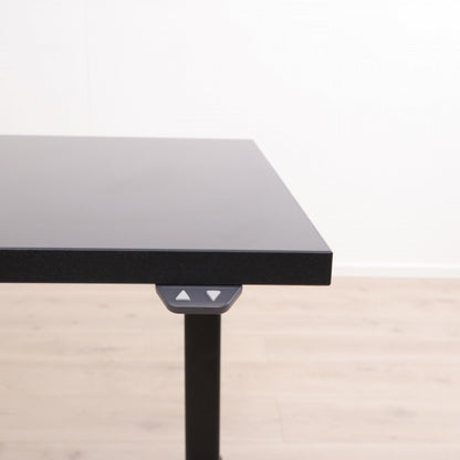 140x80 cm, Linak elektrisk hev/senk skrivebord med sort understell