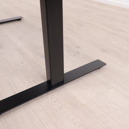 140x80 cm, Linak elektrisk hev/senk skrivebord med sort understell