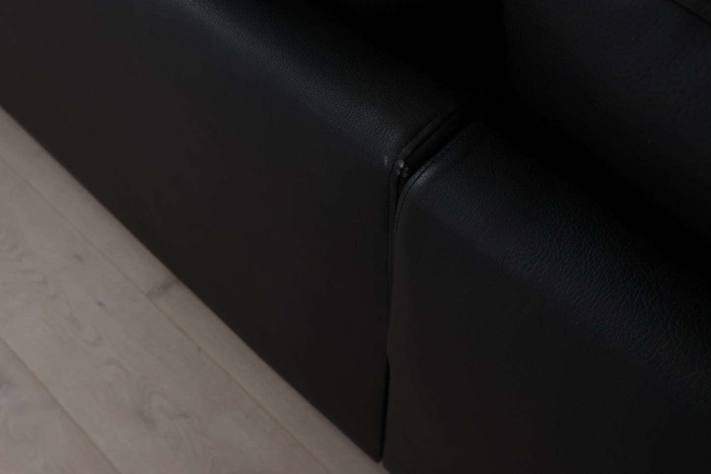 Nyrenset | Solna u-sofa med sjeselong i resirkulert skinn