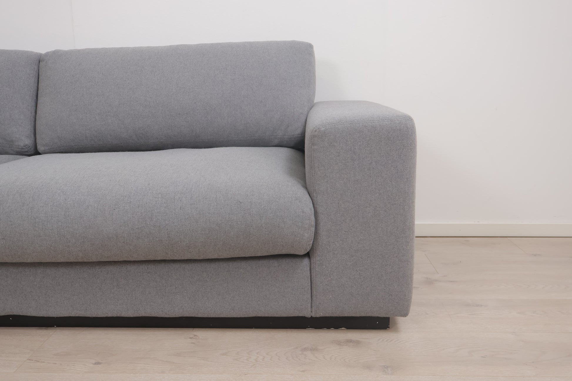 Nyrenset | Lys grå Bolia Sepia 3-seter sofa i ullstoff med dunputer