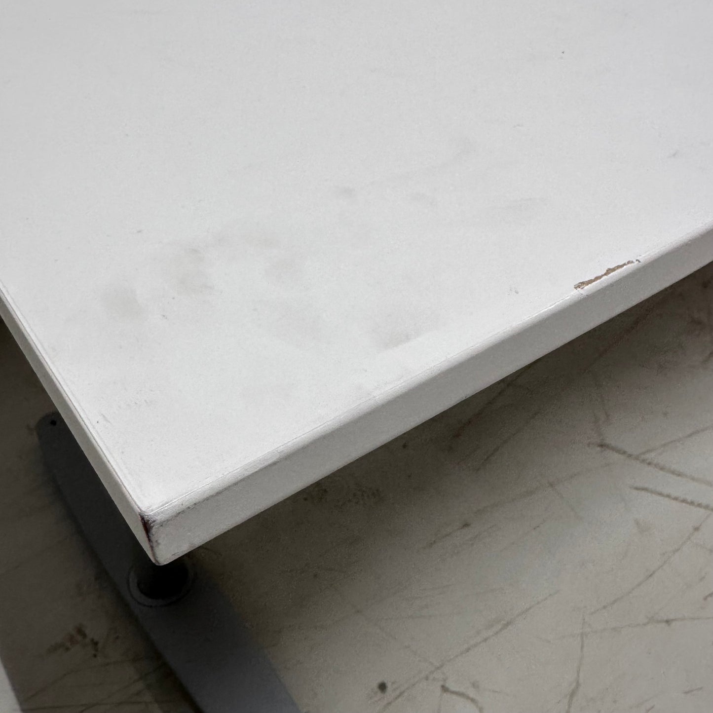 Manuelt hev/senk skrivebord fra Kinnarps, hvit, 180x80 cm