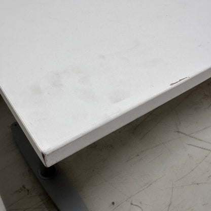 Manuelt hev/senk skrivebord fra Kinnarps, hvit, 180x80 cm