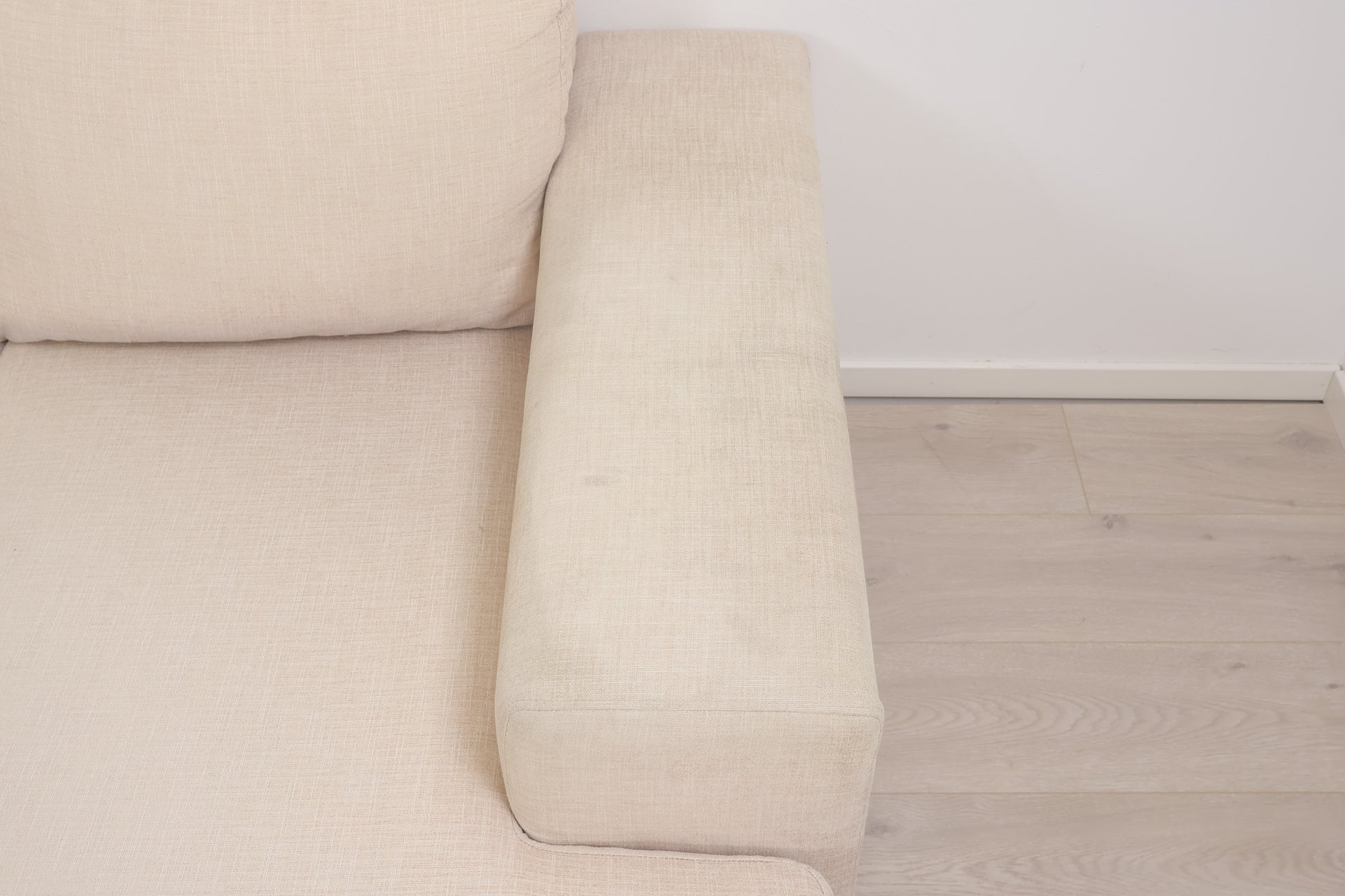 Nyrenset | Romslig beige u-sofa med sjeselong