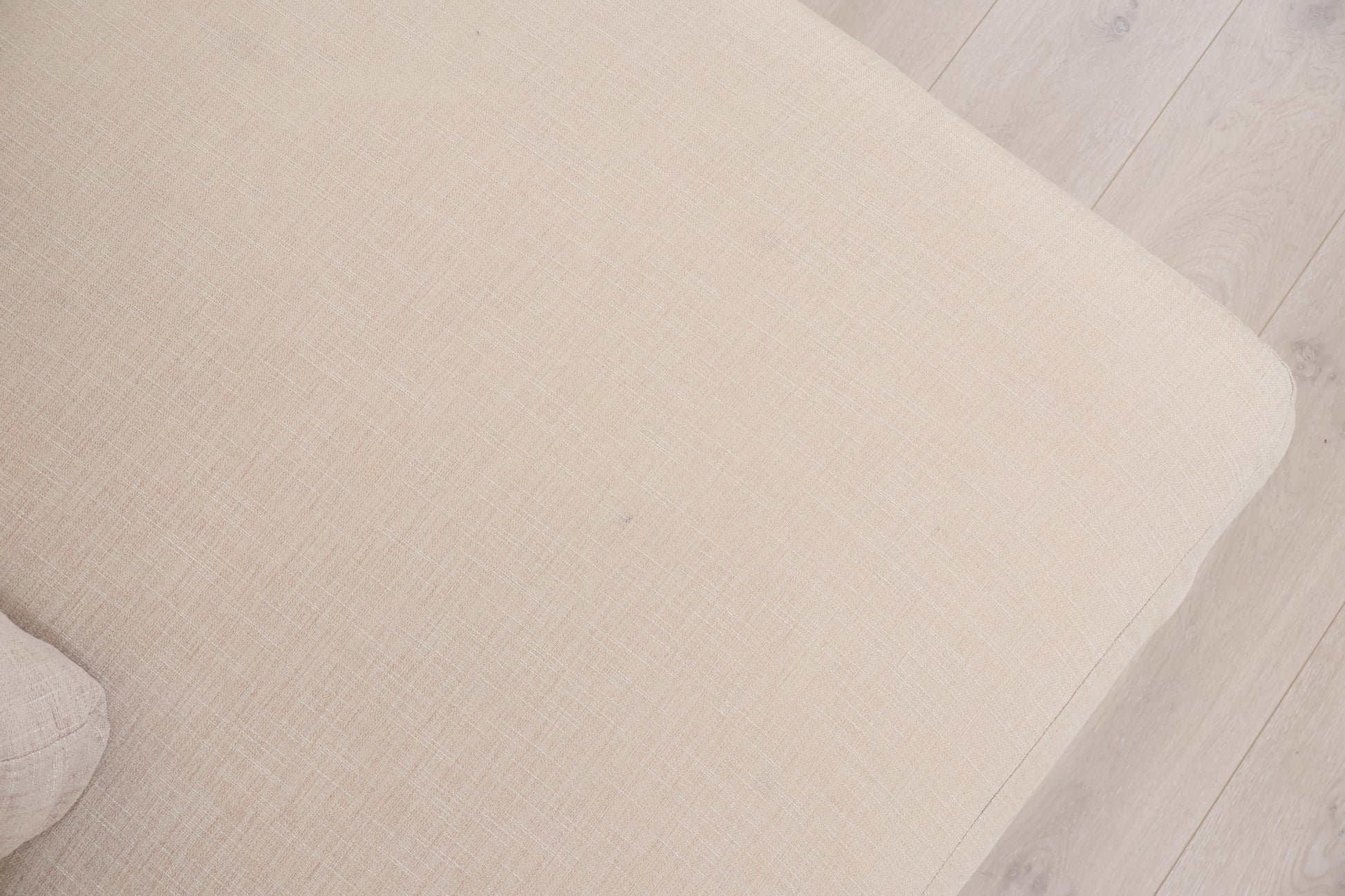 Nyrenset | Romslig beige u-sofa med sjeselong