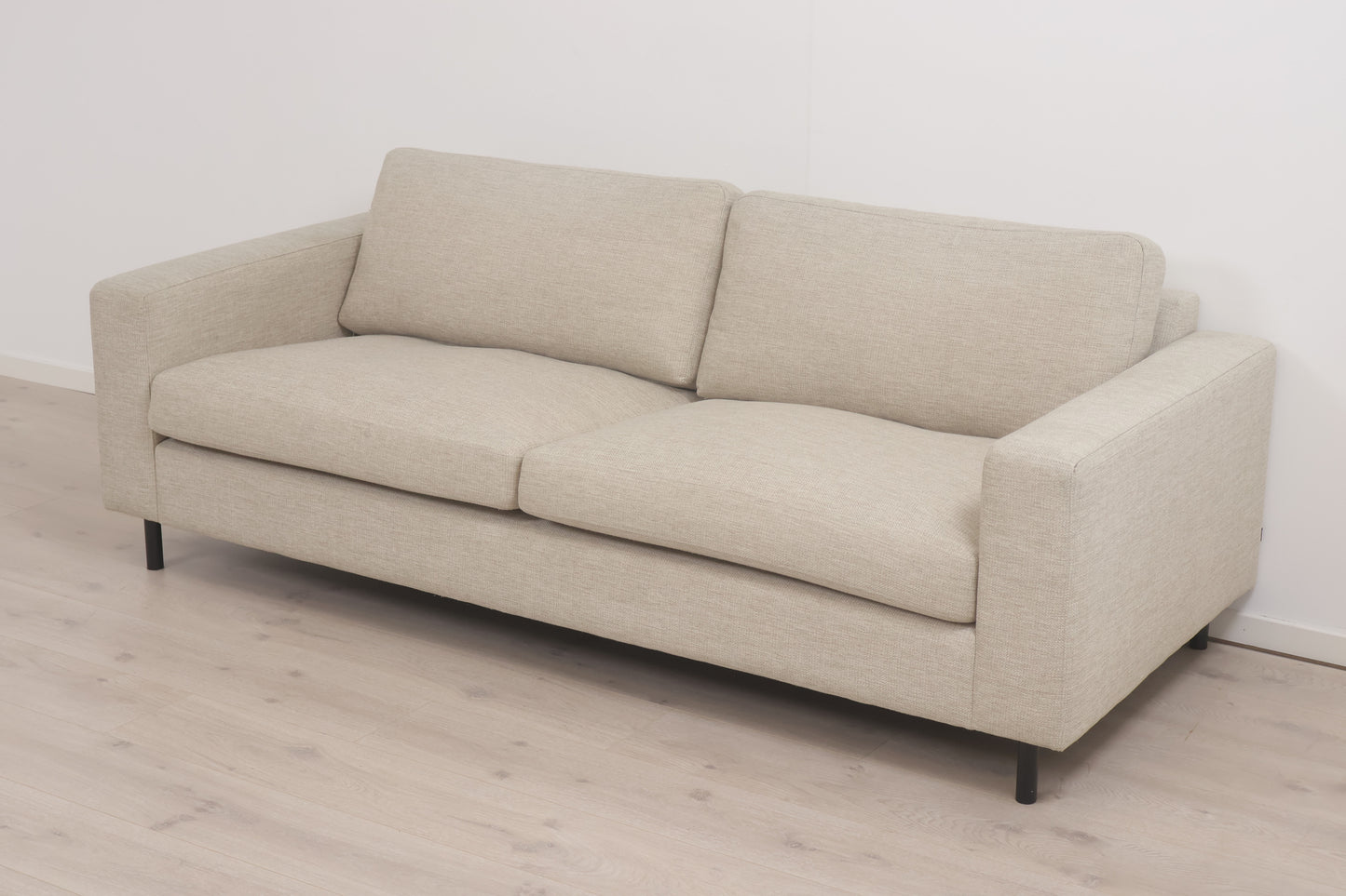 Nyrenset | Beige Bolia Scandinavia 2,5-seter sofa med dunputer