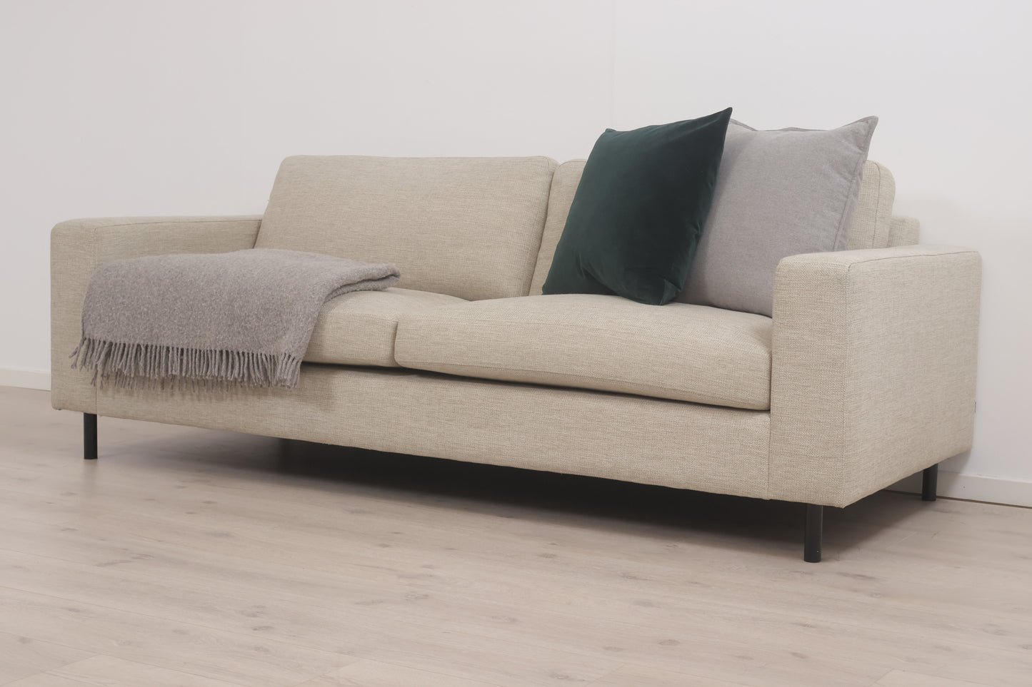 Nyrenset | Beige Bolia Scandinavia 2,5-seter sofa med dunputer