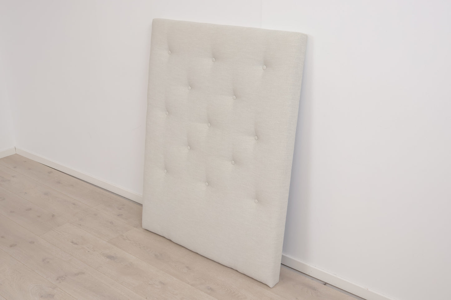 Kun brukt til utstilling | Kremhvit Francis sengegavl fra SixBondStreet (B 90 cm)