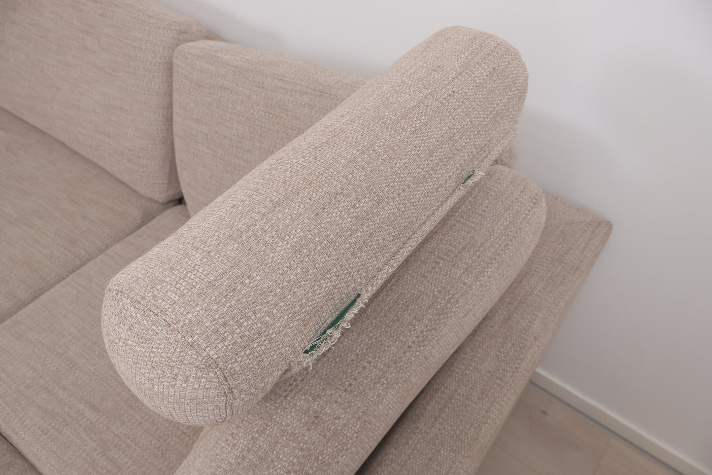 Nyrenset | Romslig beige u-sofa med sjeselong