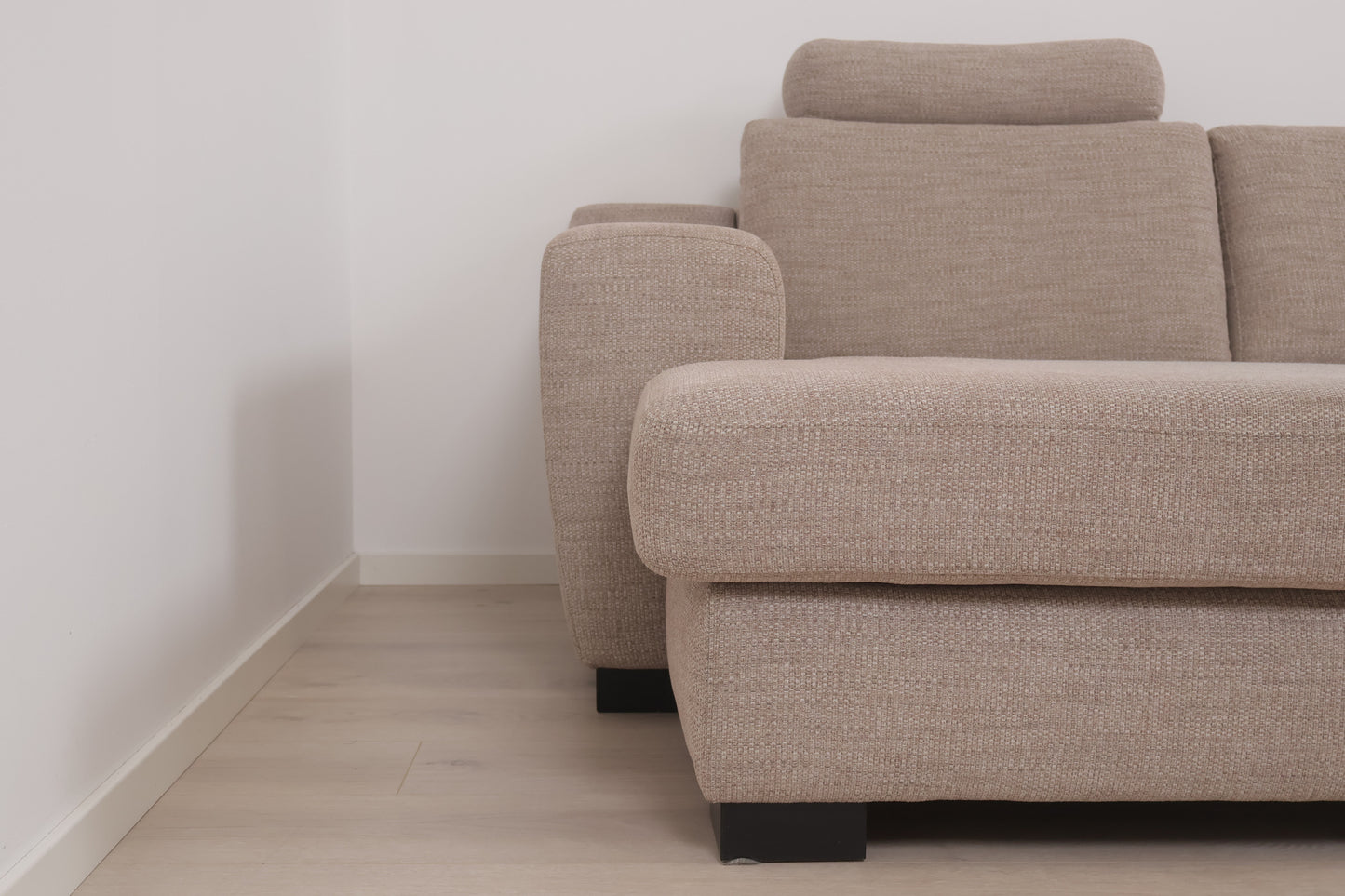 Nyrenset | Romslig beige u-sofa med sjeselong