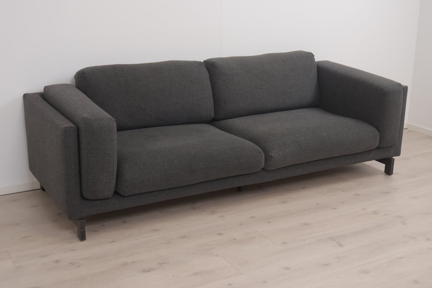 Nyrenset | Mørk grå IKEA Nockeby 3-seter sofa