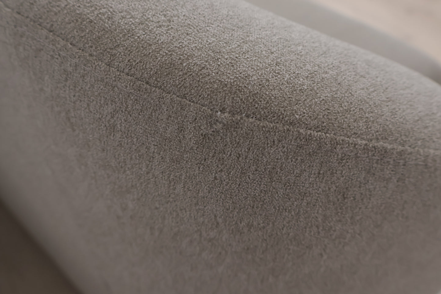 Nyrenset | Lys grå Jysk Egedal 2,5-seter sofa med eikebein
