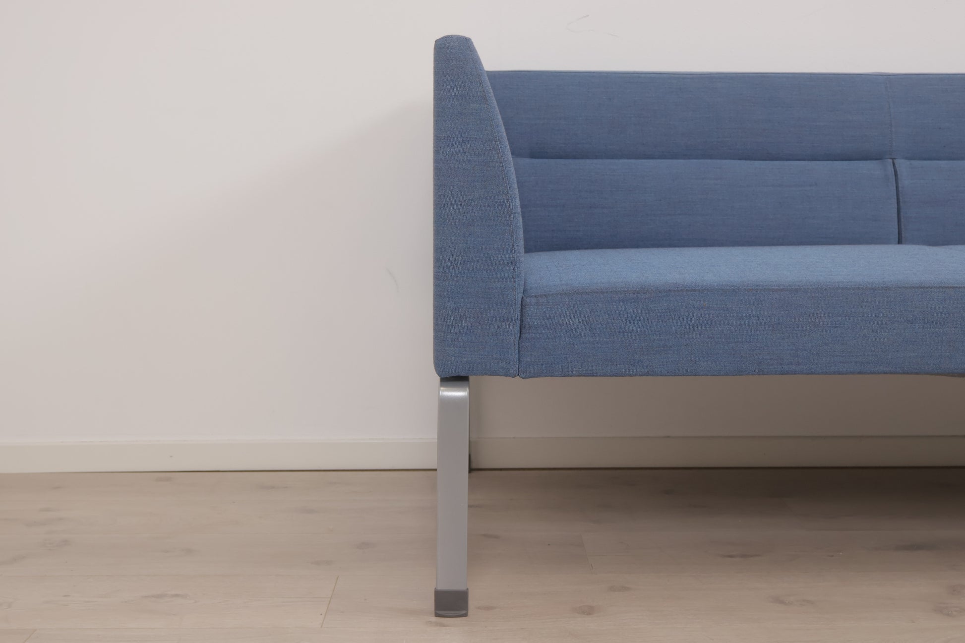 Nyrenset | Lys blå Kinnarps Wilson 3-seter sofa