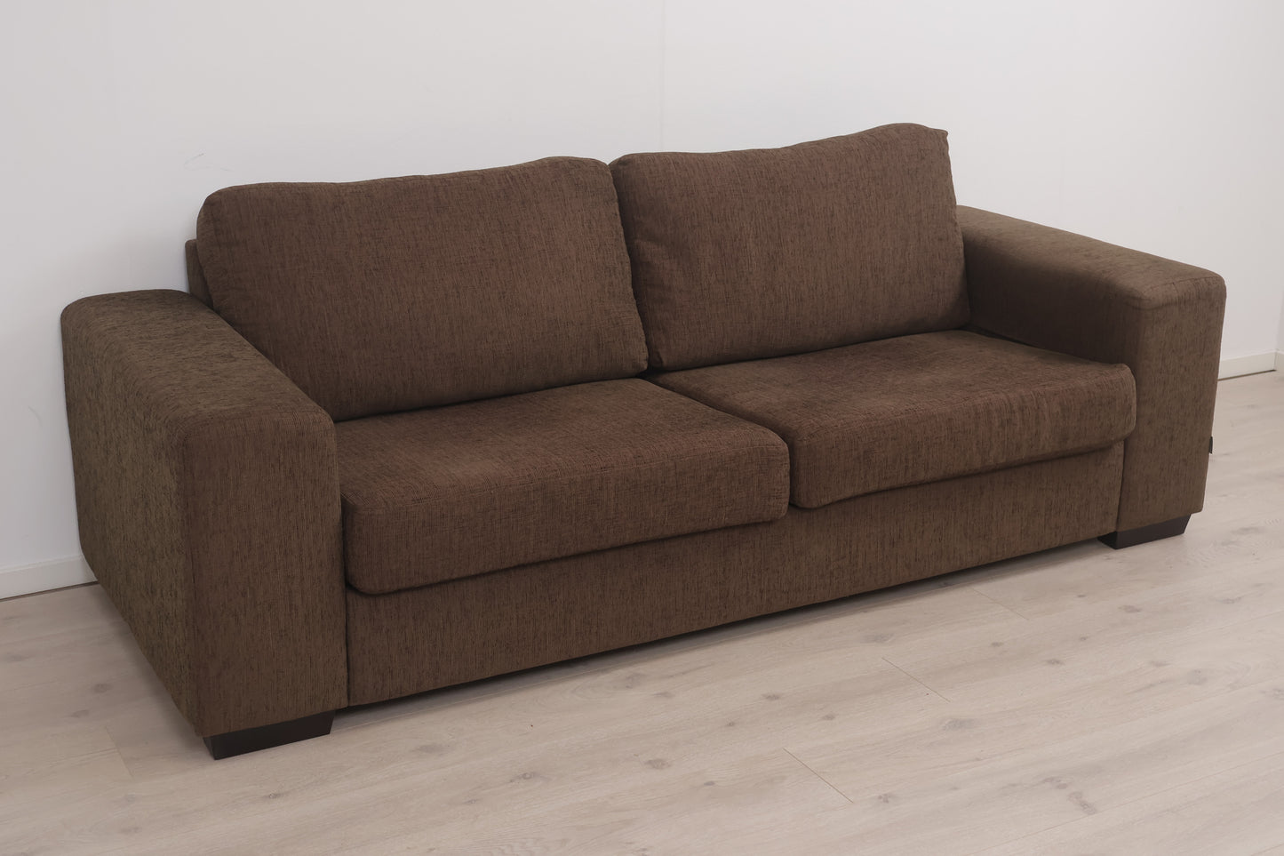 Nyrenset | Brun Furninova 3-seter sofa