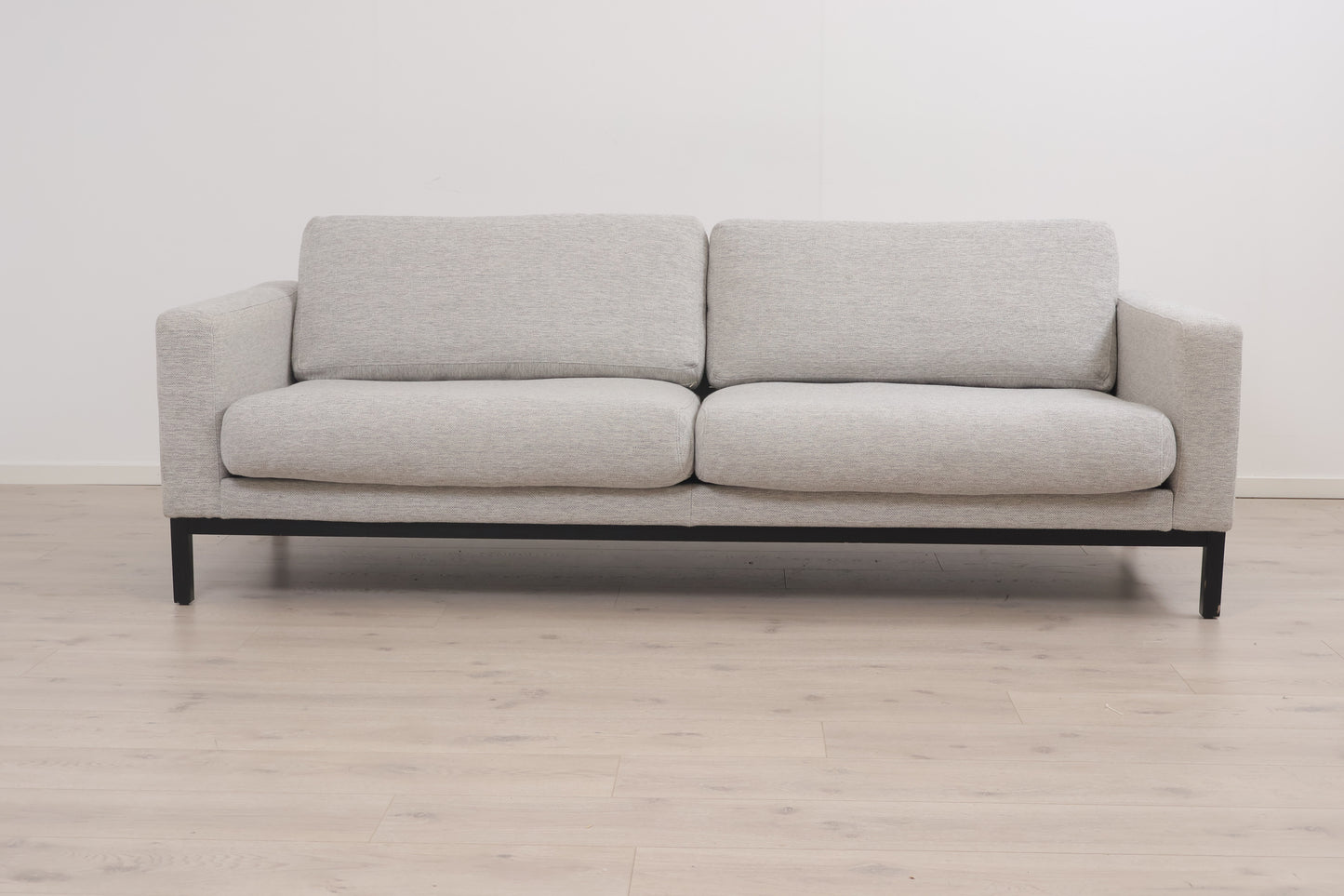 Nyrenset | Lys grå Bolia North 3-seter sofa med puff