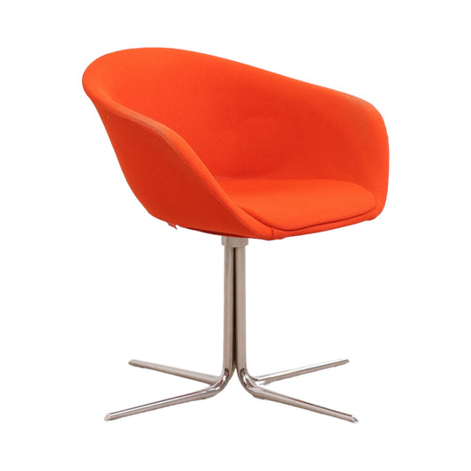 Arper loungestol med kryss-understell i oransje farge