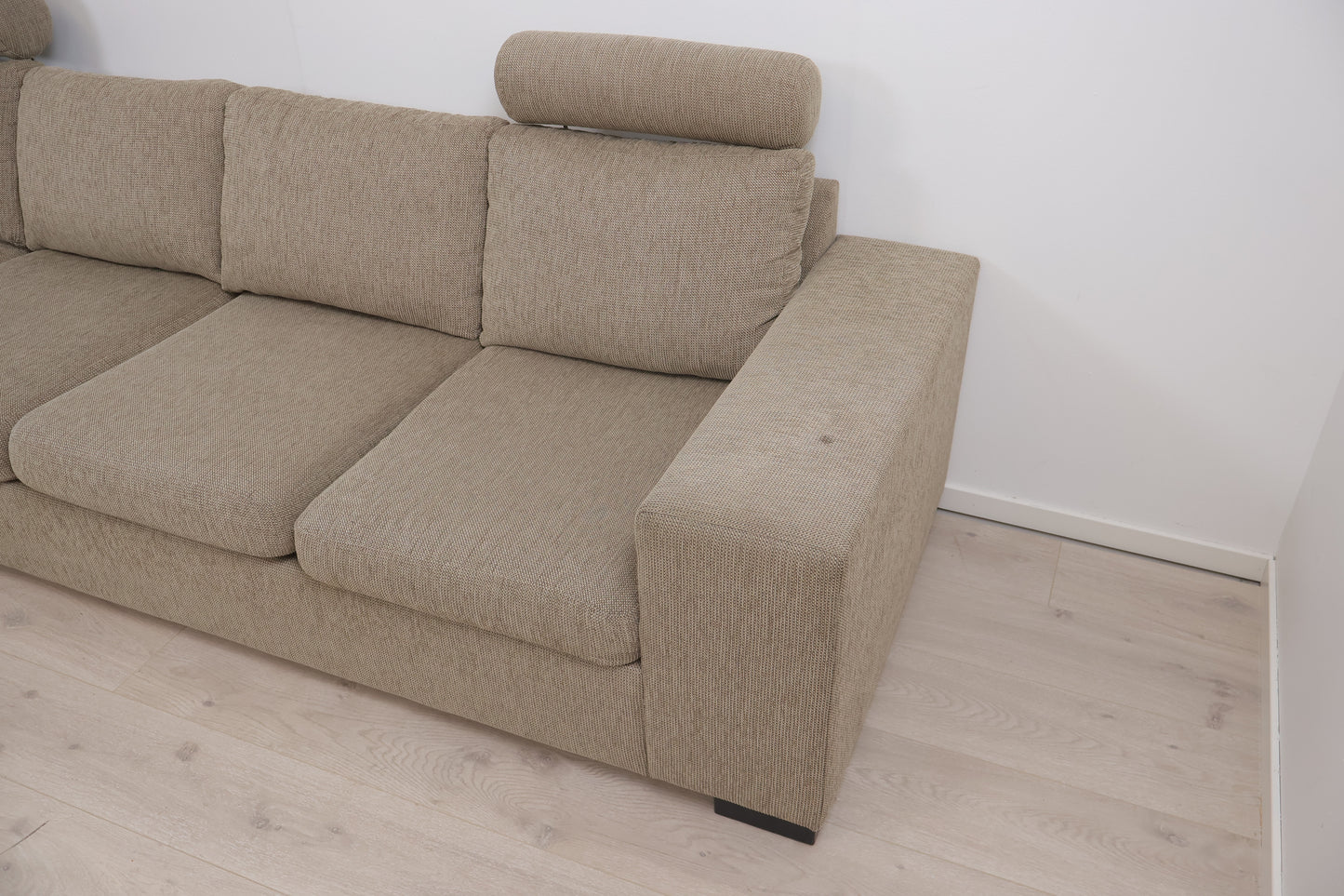 Nyrenset | Brun/beige hjørnesofa med åpen ende