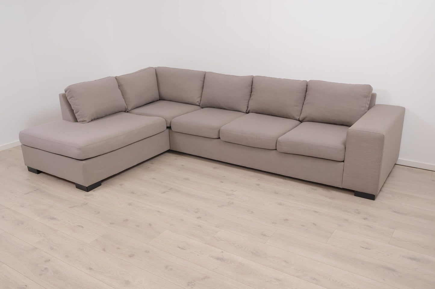 Nyrenset | Brun/beige hjørnesofa med åpen ende