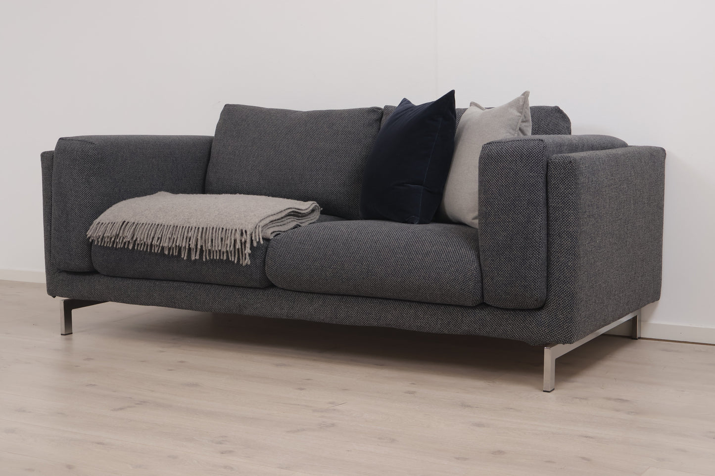 Nyrenset | Mørk grå IKEA Nockeby 2-seter sofa