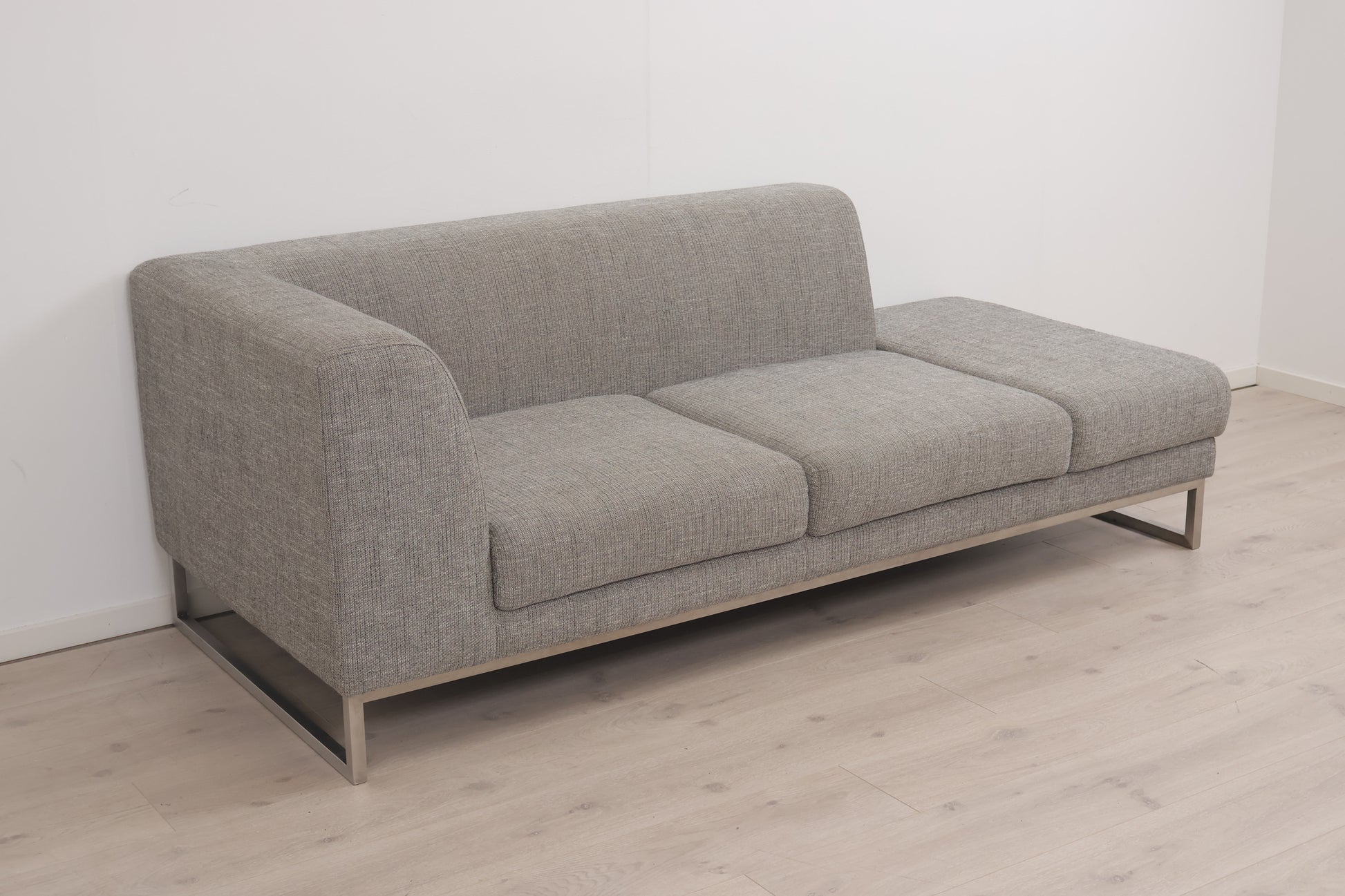 Nyrenset | Grå/beige 2,5-seter sofa med åpen ende