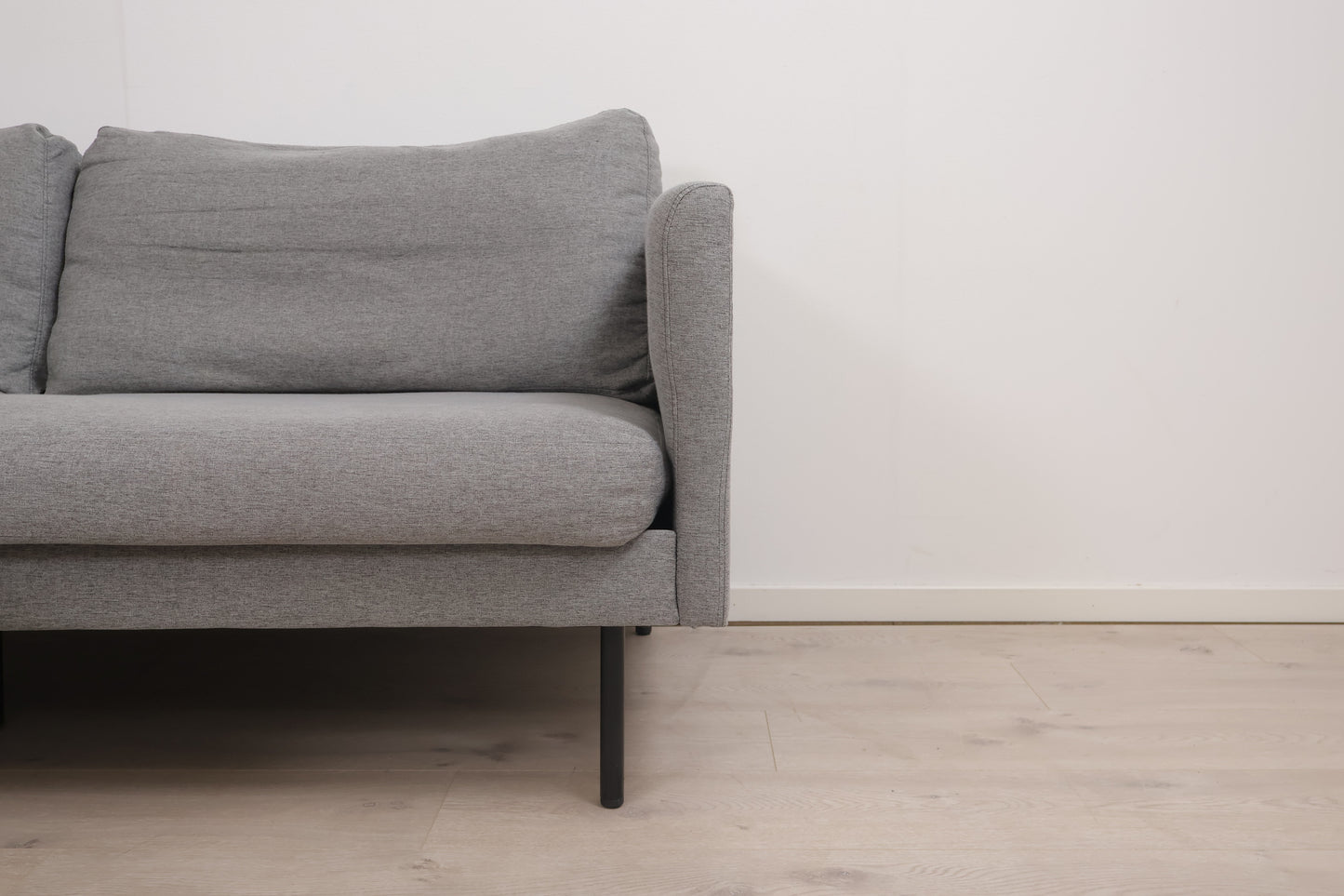 Nyrenset | Grå Zoom 2-seter sofa fra Ellos med puff