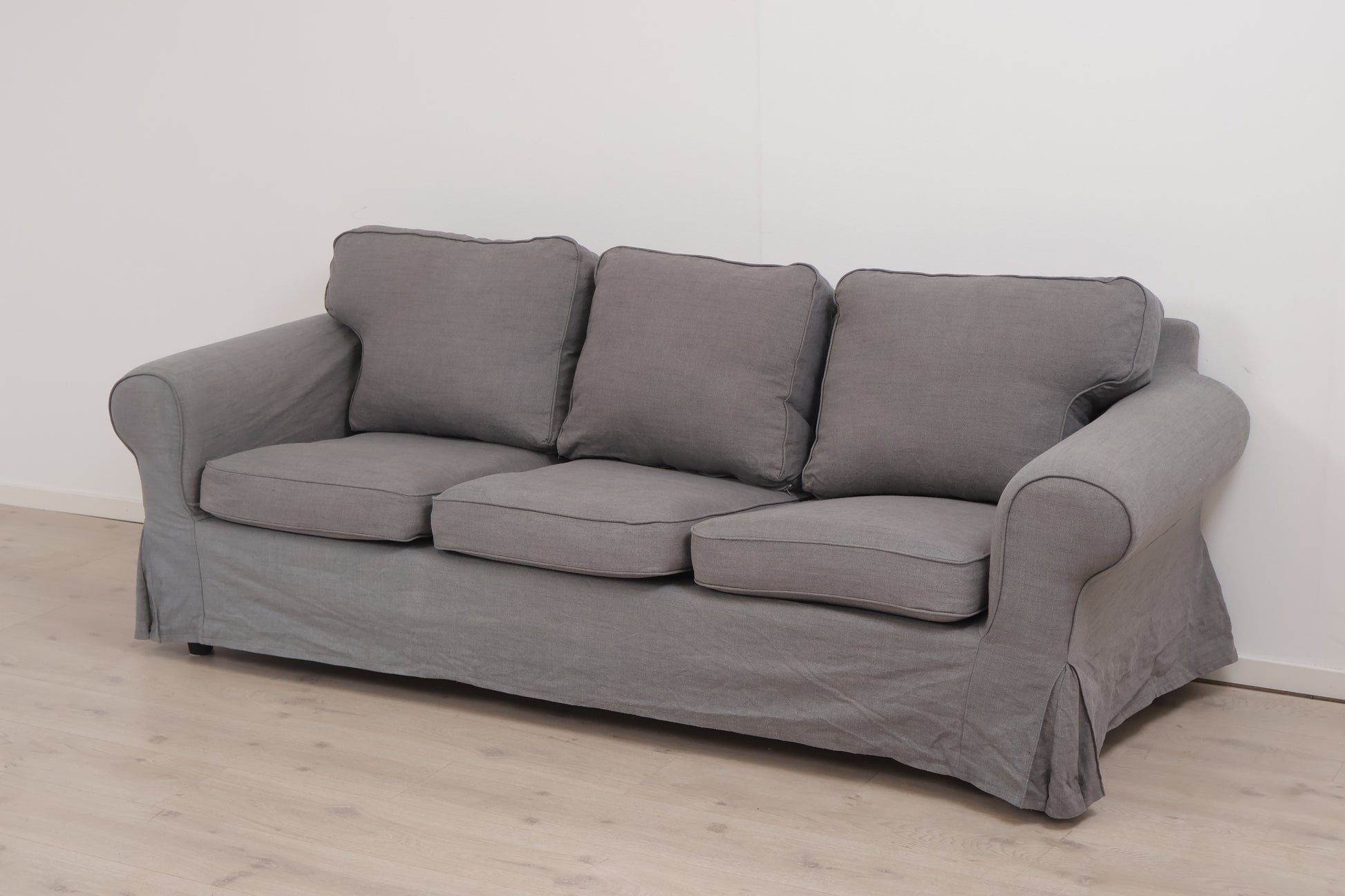 Nyrenset | Grå IKEA Ektorp 3-seter sofa