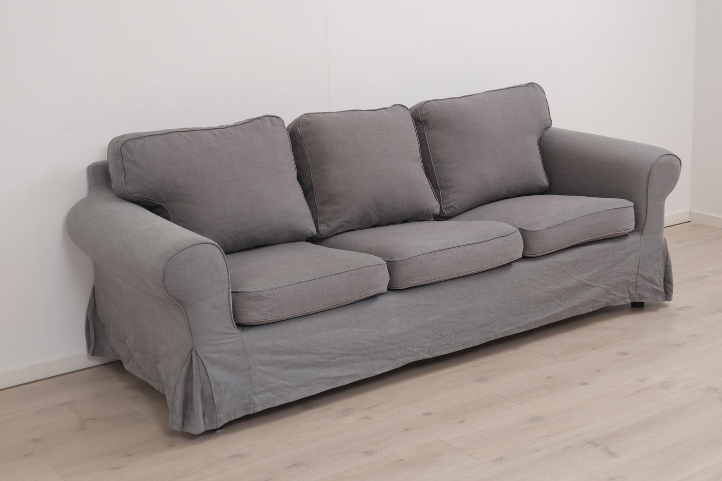 Nyrenset | Grå IKEA Ektorp 3-seter sofa