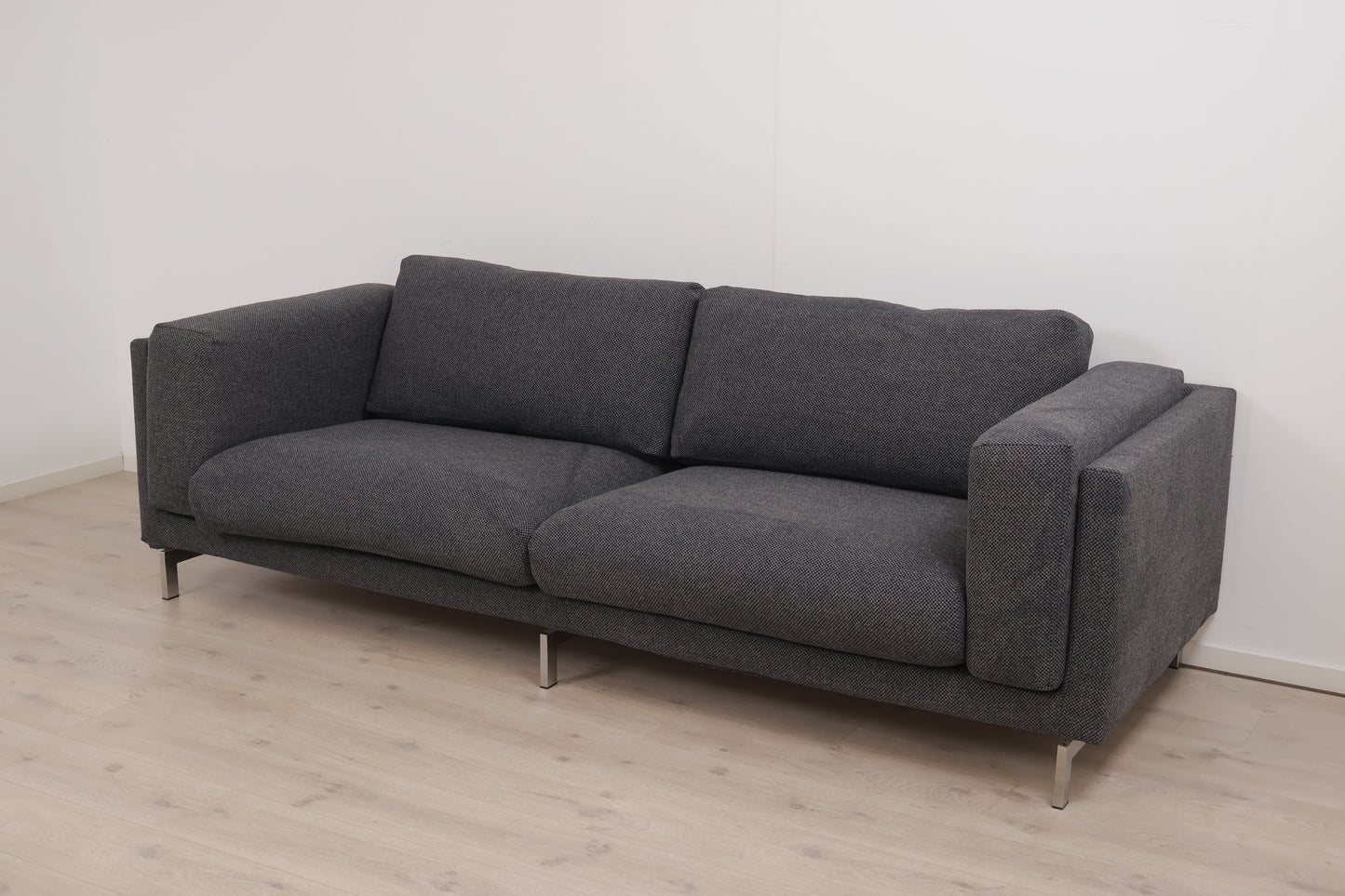 Nyrenset | Mørk grå IKEA Nockeby 3-seter sofa