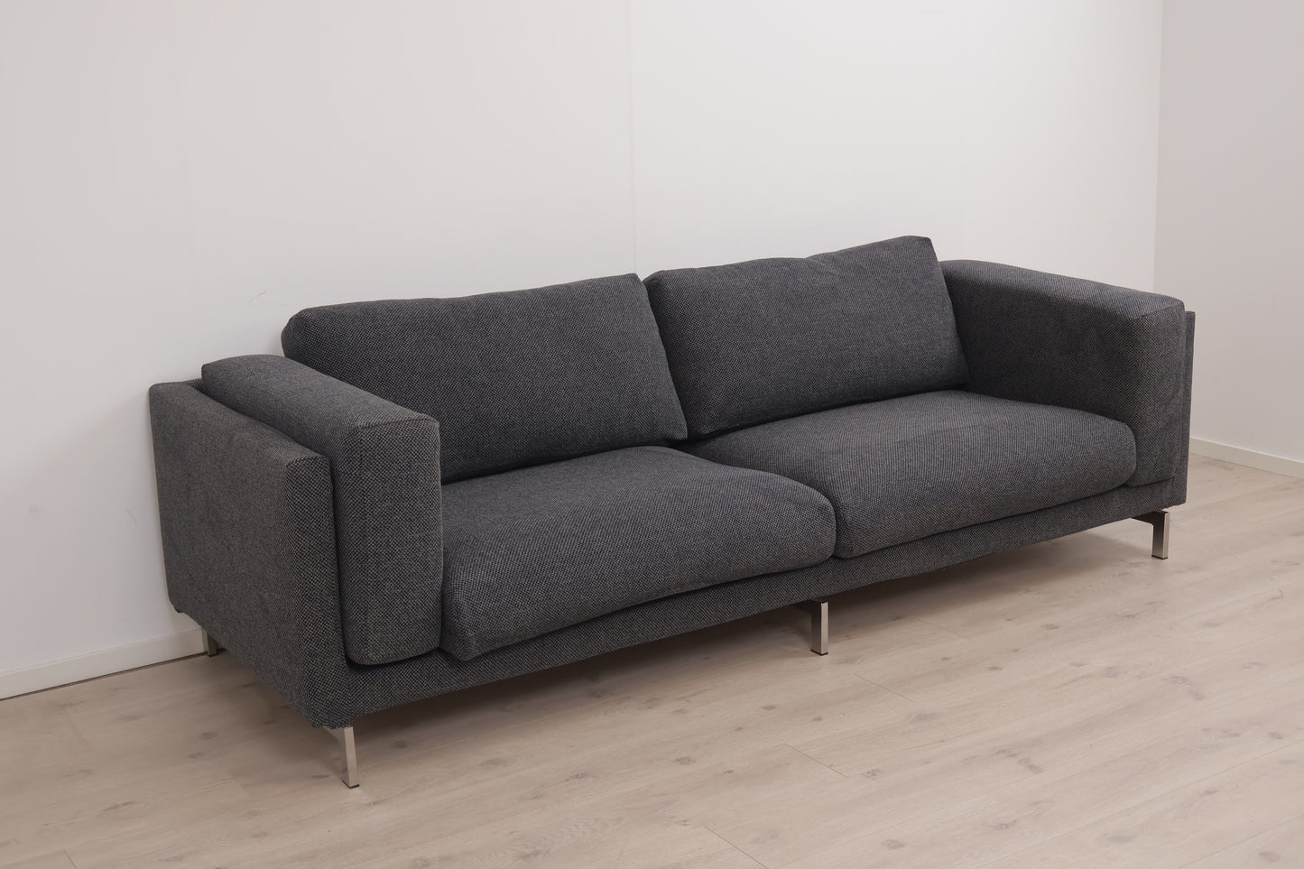 Nyrenset | Mørk grå IKEA Nockeby 3-seter sofa