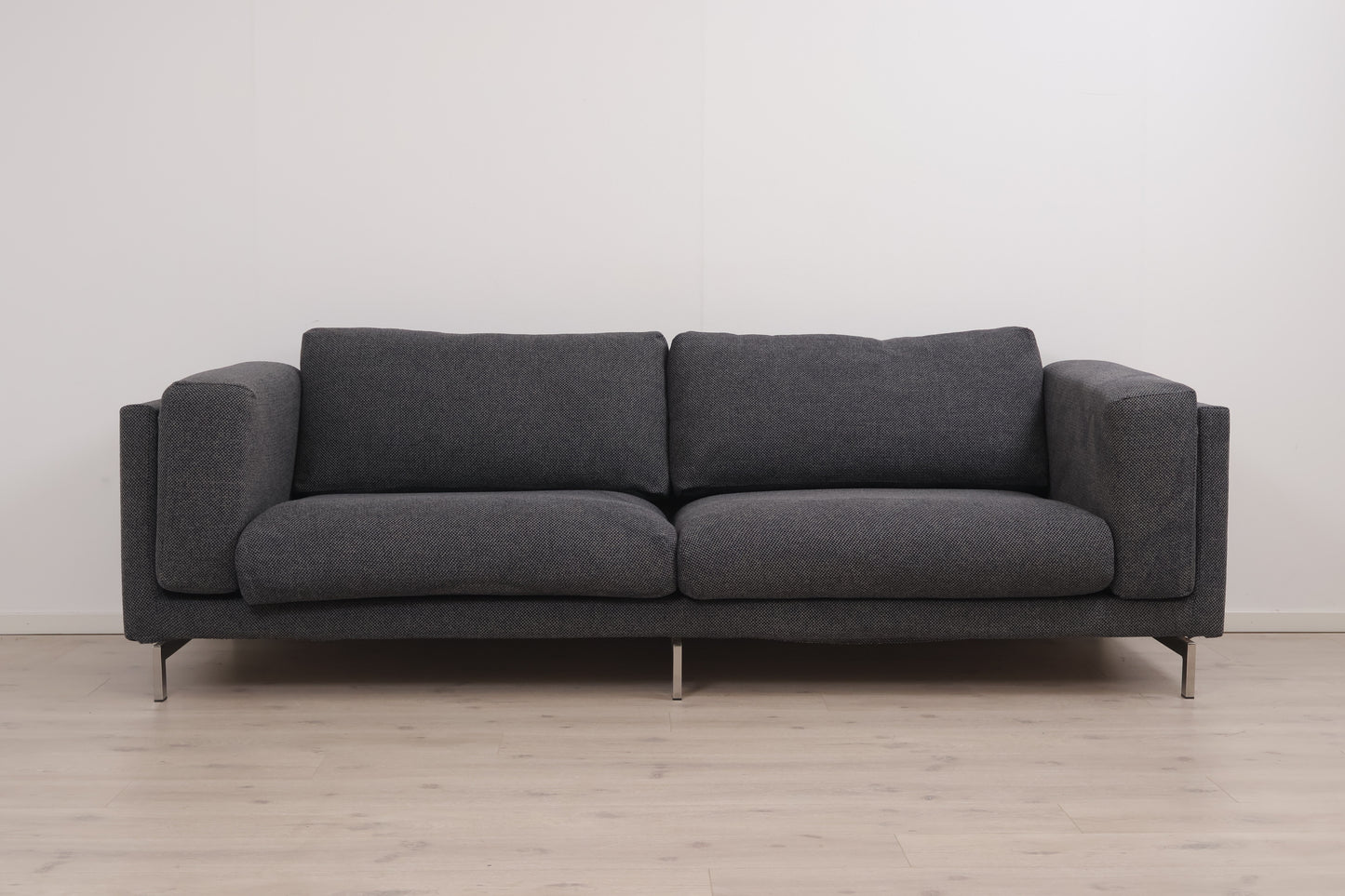 Nyrenset | Mørk grå IKEA Nockeby 3-seter sofa