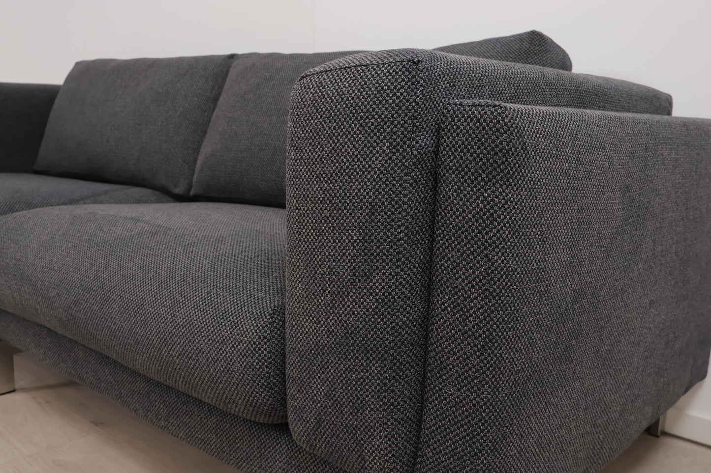 Nyrenset | Mørk grå IKEA Nockeby 3-seter sofa