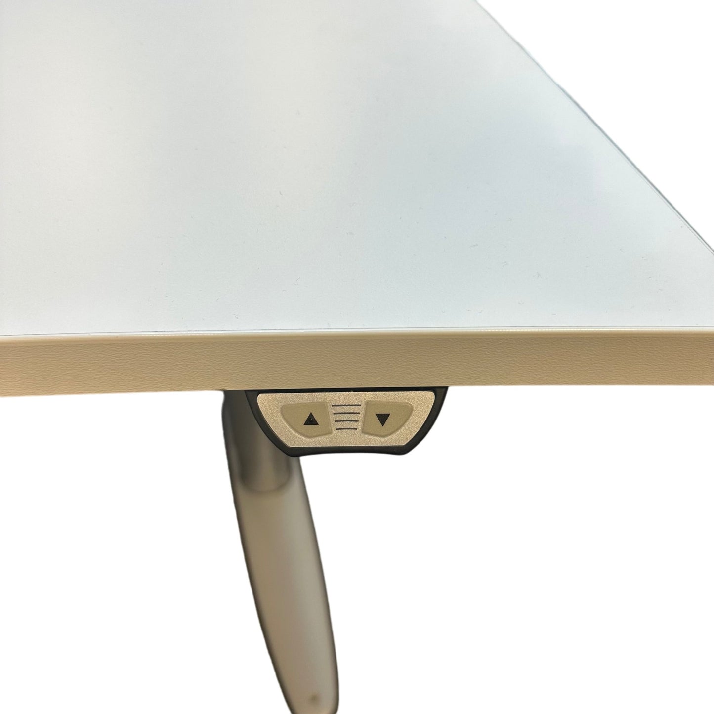 EFG skrivebord, elektrisk hev/senk. 160 cm